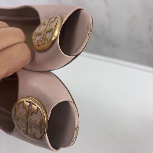 Tory Burch Wedge Heel Shoes 8.5 Benton Pink Leather Gold Medal Logo Peep Toe - Picture 4 of 16